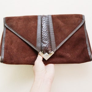 Cartera de mano grande vintage de piel de serpiente y ante marrón de Margolin