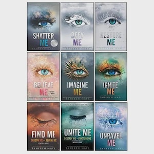 Pode incluir: Uma coleção de nove capas de livros de Tahereh Mafi, cada uma apresentando uma ilustração detalhada de um olho humano. Os títulos incluem Shatter Me, Defy Me, Restore Me, Believe Me, Imagine Me, Ignite Me, Find Me, Unite Me e Unravel Me.