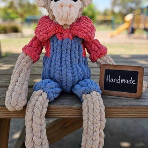 Grobstrick-Affe mit Latzhose und Hemd – Kuscheltier-Anleitung | Digitaler Download