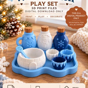 Può includere: Un download digitale per un set da gioco Winter Potion con file di stampa 3D. Il set include un vassoio azzurro, tre bottiglie con tappi di sughero, una ciotola a forma di igloo con un cucchiaio a fiocco di neve e tre tazze blu e bianche.