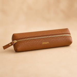 Estuche de cuero personalizado para lápices, estuche con cremallera y nombre personalizado, iniciales en lámina dorada, organizador de artículos de oficina.
