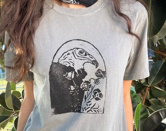 Turkey Vulture T-Shirt – Hand Printed Graphic Tee – Bird of Prey with Poppies – Comfort Colors Grey Shirt – Punk Skater Style – Size Small