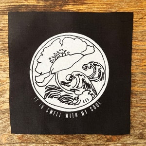 It Is Swell With My Soul Tygmärke – Vågor, blommor, hymninspirerad design – Handritad screentryck – Punkryggtygmärke för jacka eller väst