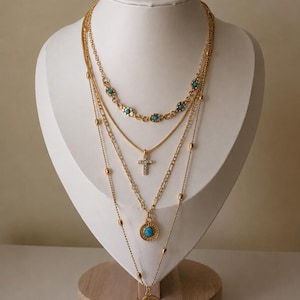 Conjunto de collar de capas de oro, colgante de ojo turco turquesa, cruz y flor de loto, joyería apilable estilo bohemio.