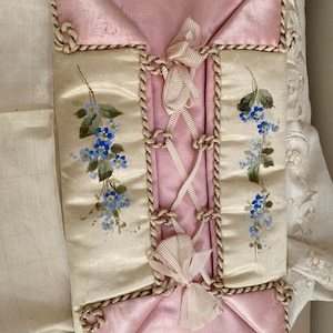 Atemberaubende Seide 1800er Dessous / Taschentuchhalter
