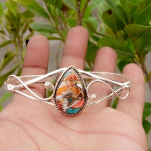 Verstellbarer Armreif aus Sterlingsilber, mit türkisfarbenem Edelstein in Birnenform, handgefertigter Schmuck