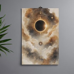 Puede incluir: Una impresión de arte mural rectangular que presenta una representación al estilo acuarela de un eclipse solar. El sol negro central está rodeado por una corona dorada brillante, sobre un fondo de nubes arremolinadas en beige, marrón y gris oscuro.