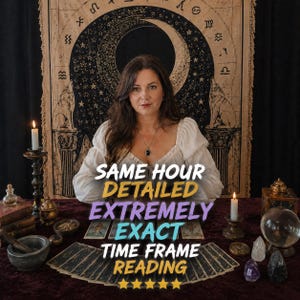 Peut inclure: Une personne aux longs cheveux bruns portant un chemisier blanc est assise devant une table couverte de cartes de tarot, d'une boule de cristal, de bougies et d'un mortier. Le texte indique : SAME HOUR DETAILED EXTREMELY EXACT TIME FRAME READING.