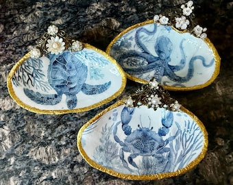 Large Decoupaged Clam Shell Ring Dish: Sea Creature