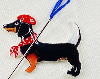 ダックスフントニードルマインダー：手作り刺繍マグネット、犬好きへのギフト