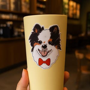 トリコロールのポメラニアン犬ステッカー ビニール製 デカール 手描きイラスト 花柄 アクセサリー ウォーターボトルデコレーション 3サイズ 犬好きへのギフトアイデア 獣医