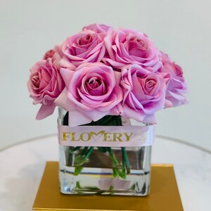 Arreglo floral morado con tacto real - Arreglo de rosas - Rosas con tacto real - Arreglo de rosas artificiales - Arreglo floral con tacto real