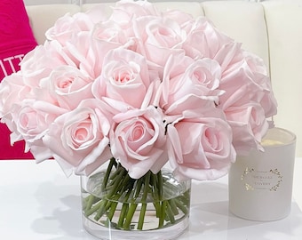 Roze Real Touch rozenarrangement: Frans bloemstuk voor op tafel
