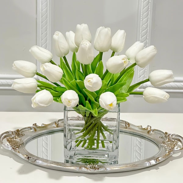 Composition florale de 30 tulipes blanches, centre de table tulipe Real Touch, fausses fleurs artificielles pour toujours dans un vase en verre, tulipes pour décoration d'intérieur