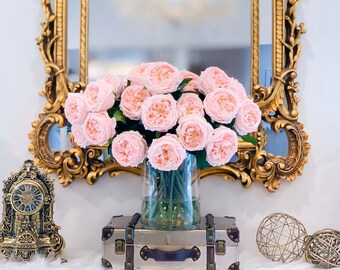 Moderne kunstbloemen voor op tafel - Modern arrangement - Groot luxe tafelstuk - Groot arrangement met kunstbloemen - Roze rozen voor op de eettafel