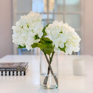 Composition d&#39;hortensias blancs français, 13 po., faux hortensias au toucher réaliste Centre de table avec fleurs en soie, fleurs en soie, vase en verre, décoration d&#39;intérieur