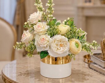 Premium echt aanvoelende rozen gemengd fijnste zijde ranonkel arrangement, witgouden middelpunt, modern klassiek middelpunt, decor in Franse stijl