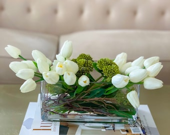 Real Touch White Tulip Arrangement: Konstblommig mittpunkt
