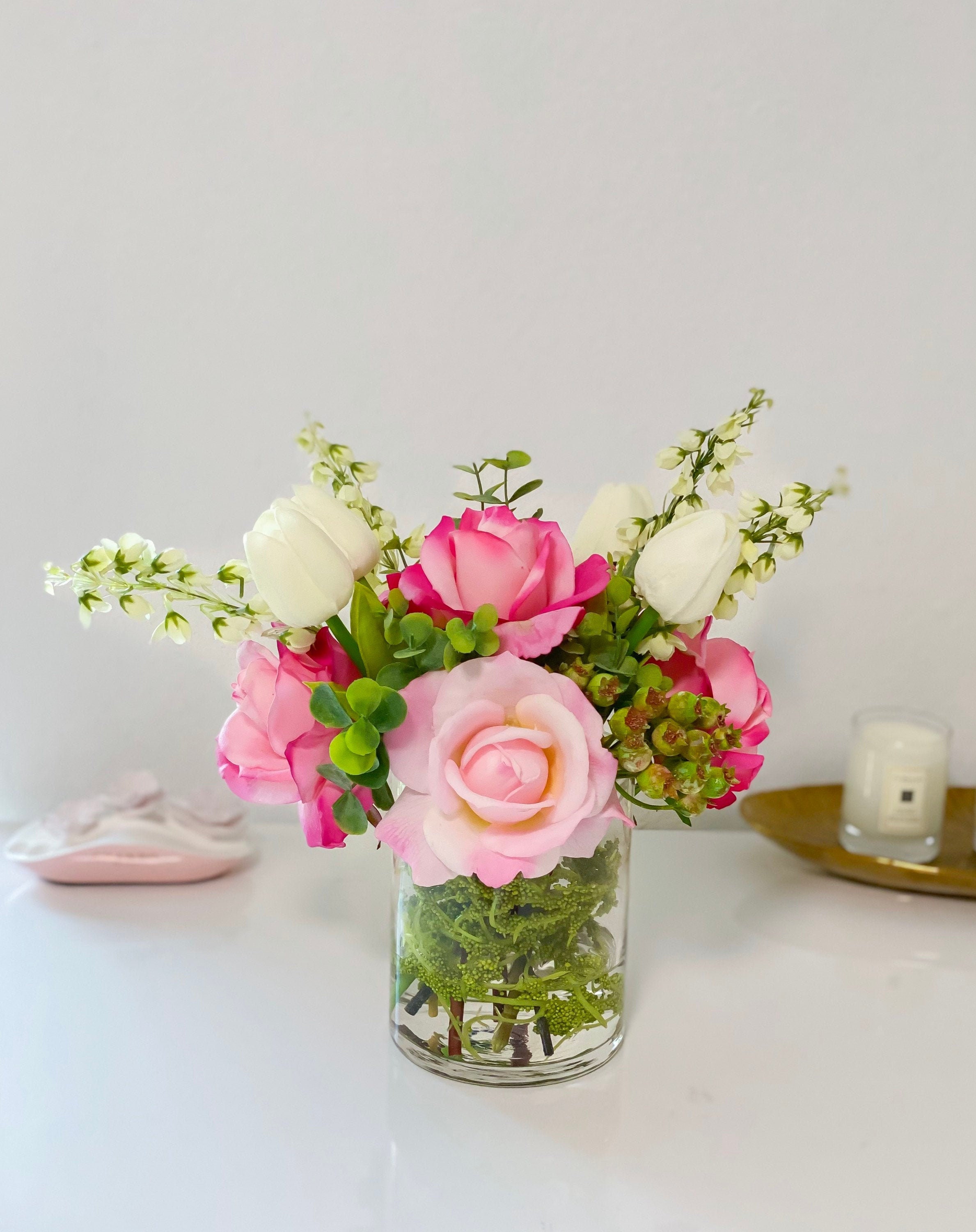 modern flower arrangements with roses