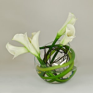 Arreglo de lirios de cala blancos con tacto real: centro de mesa con flores artificiales imagen 1