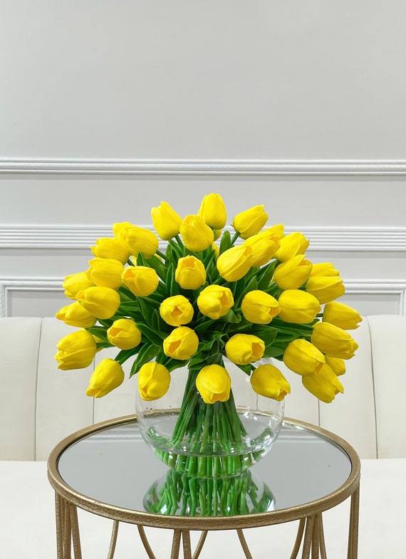 Tulpen Touch Blumen-Mittelstück-Modernes Real Arrangement Faux Künstliche X-Large Mittelstück 60 Tulpen-Französisches Land Glasvase-Finest Weiße