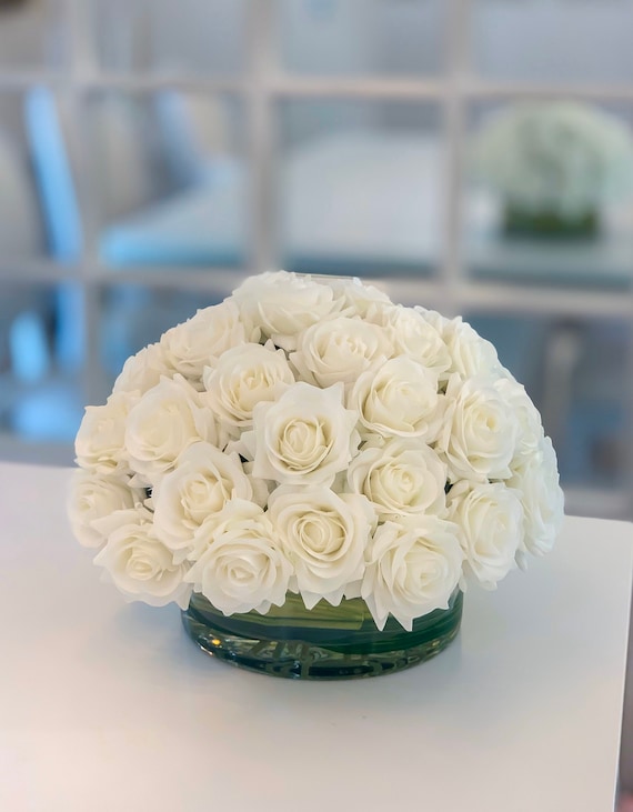 ホワイトバラの造花アレンジメント 大きめ 楽天市場】造花 フラワーアレンジメント インテリア 白 バラ