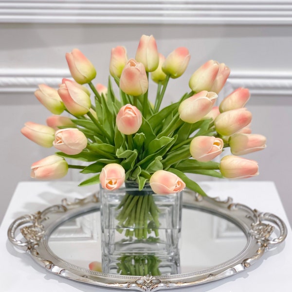 Composition florale de 30 tulipes pêche, pièce maîtresse de tulipe au toucher véritable, composition artificielle moderne de fleurs dans un vase, fleur de tulipes décoratives à la française