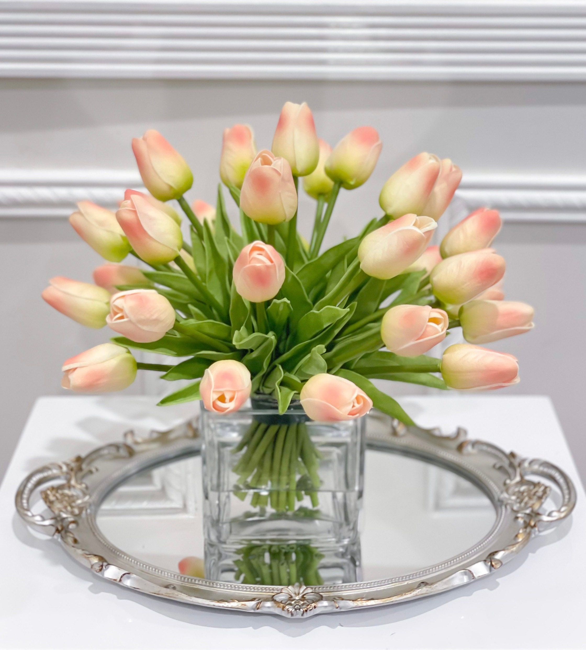 30 Simple Flower Arrangement Ideas That Anyone Can Create at Home