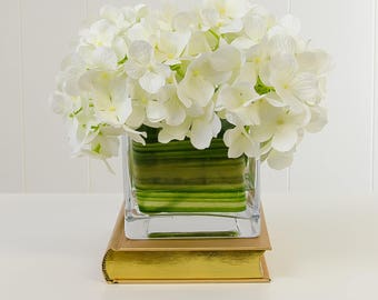 Real Touch White Hydrangea Arrangement Silk Flowers Artificial Faux in Square Vase for Interior Design Home Decor Bathroom Bedroom Table