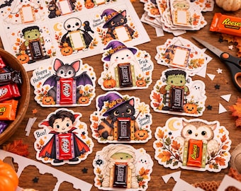 Könnte beinhalten: Eine Sammlung von Halloween-Papierkartenhaltern mit Illustrationen von einem Geist, Vampir, einer Mumie, Eule, Katze und Frankensteins Monster, die jeweils einen kleinen Schokoriegel halten. Die Karten enthalten Texte wie Boo, Spooky Sweet und Trick or Treat.
