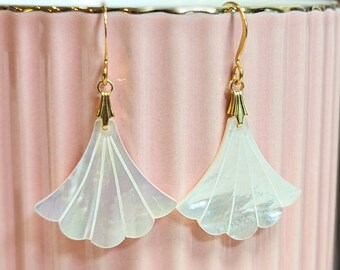 Mother of Pearl Fan Bridal Earrings, Scalloped, Pearl Art Deco, Beach Drop Earrings, MOP, Bridal, Hypoallergenic, Gift for her, Women Mom