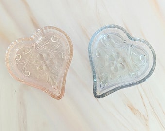 Vintage// Dolce Tiara Indiana Glass Sandwich Cuore rosa o blu Trinket Piatto, Anello, Comò, Regalo per lei, Donne, Adolescenti, Mamma, Figlia Ragazze