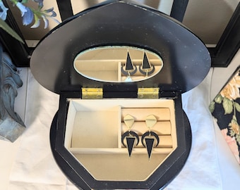 Vintage Floral Heart Jewelry Box: Moody Black Wood, Retro Decor