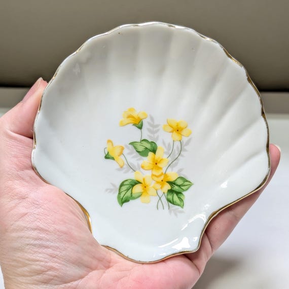Yellow Flower Ring Dish; Scalloped Shell Dish - image 4