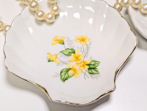 Yellow Flower Ring Dish; Scalloped Shell Dish - image 2