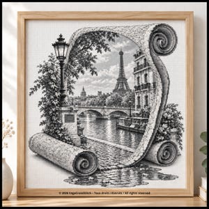 Peut inclure: Un motif de point de croix en noir et blanc dans un cadre en bois représentant une scène parisienne avec la tour Eiffel, une rivière, un pont en pierre et un lampadaire, encadré par une bordure en forme de parchemin. Texte en bas 2026 CegaCrossStitch.