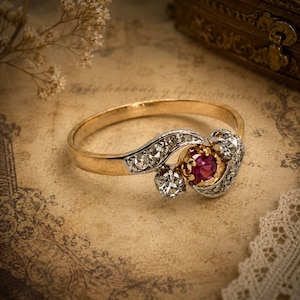 Bague vintage rubis et diamants, plaquée or 14 carats, motif tourbillon, bague de fiançailles antique à trois pierres, bijou romantique de style victorien, cadeau pour elle