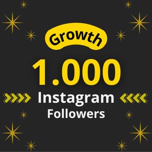 Puede incluir: Un gráfico cuadrado gris oscuro que presenta el texto amarillo Growth dentro de una forma redondeada sobre el gran número amarillo 1.000. Debajo, el texto blanco Instagram Followers está flanqueado por flechas amarillas y estrellas.
