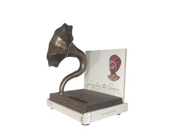 Long Live the Queen Cigar Box Phone Amplifier, Acoustic iPhone Speaker  S15