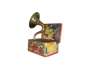 1977 Hardy Boys LunchBox Phone Amplifier, Acoustic iPhone Speaker, Lunch Box Speaker S12