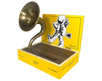 Room 101 Johnny Tobacconaut Cigar Box Phone Amplifier, Acoustic iPhone Speaker S16