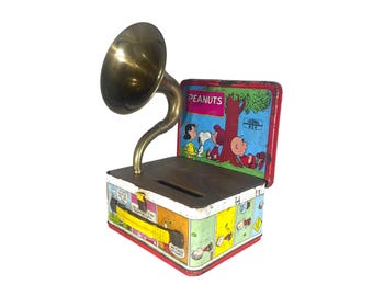 1965 Peanuts Snoopy LunchBox Phone Amplifier, Acoustic iPhone Speaker, Lunch Box Speaker S7