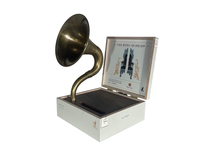 The King is Dead Cigar Box Phone Amplifier, Acoustic iPhone Speaker S4