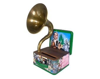 1999 Wizard of Oz LunchBox Phone Amplifier, Acoustic iPhone Speaker, Lunch Box Speaker, Hallmark Commemorative Lunchbox