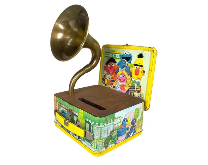 1979 Sesame Street LunchBox Phone Amplifier, Acoustic iPhone Speaker, Lunch Box Speaker S21