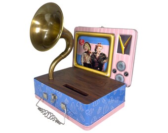 2008 I Love Lucy LunchBox Phone Amplifier, Acoustic iPhone Speaker, Lunch Box Speaker S22