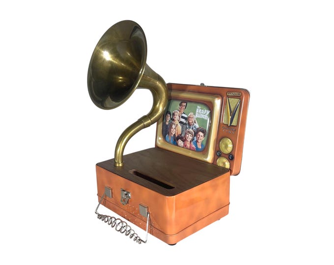 1999 Brady Bunch LunchBox Phone Amplifier, Acoustic iPhone Speaker, Lunch Box Speaker S6