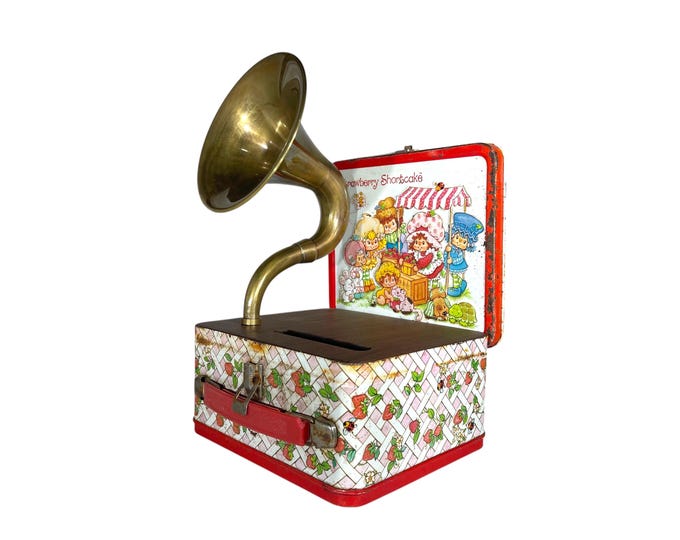 1985 Strawberry Shortcake LunchBox Phone Amplifier, Acoustic iPhone Speaker, Lunch Box Speaker S15
