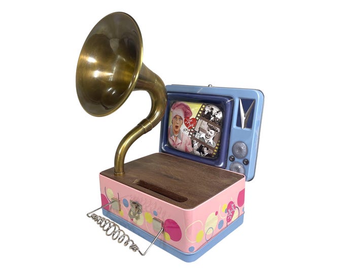 2010 I Love Lucy LunchBox Phone Amplifier, Acoustic iPhone Speaker, Lunch Box Speaker S15