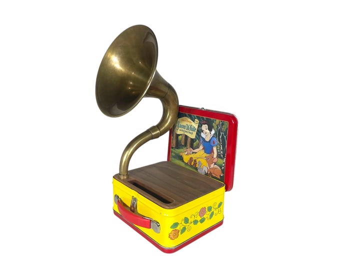 1998 Snow White LunchBox Phone Amplifier, Acoustic iPhone Speaker, Lunch Box Speaker, Hallmark Commemorative Lunchbox